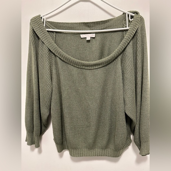 Slouch shoulder sweater. 15.5 “ from shoulder to hem. - Picture 1 of 4
